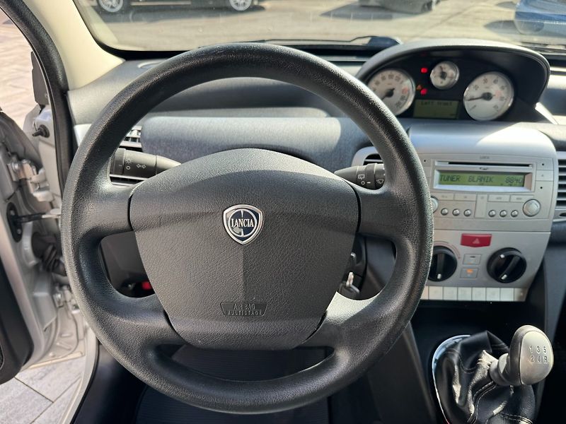 Lancia Y (2008) 1,4i 57 KW Klima - fotka 13 z 28