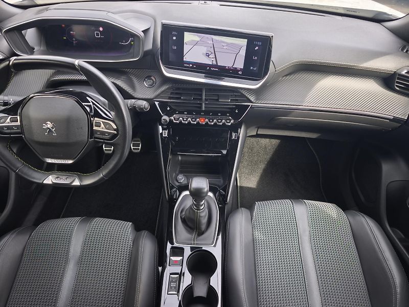 Peugeot 2008 2020 ČR GT Line 1.2 PT 96kW  - fotka 11 z 40