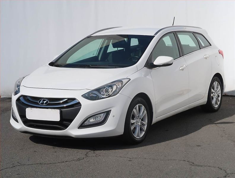 Hyundai i30 (2014) Weekend 1.6 MPI, Serv.kniha - fotka 2 z 17