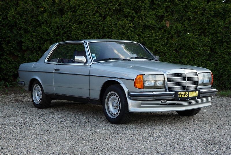 Mercedes-Benz 123 (1977) 230 CE - fotka 5 z 11