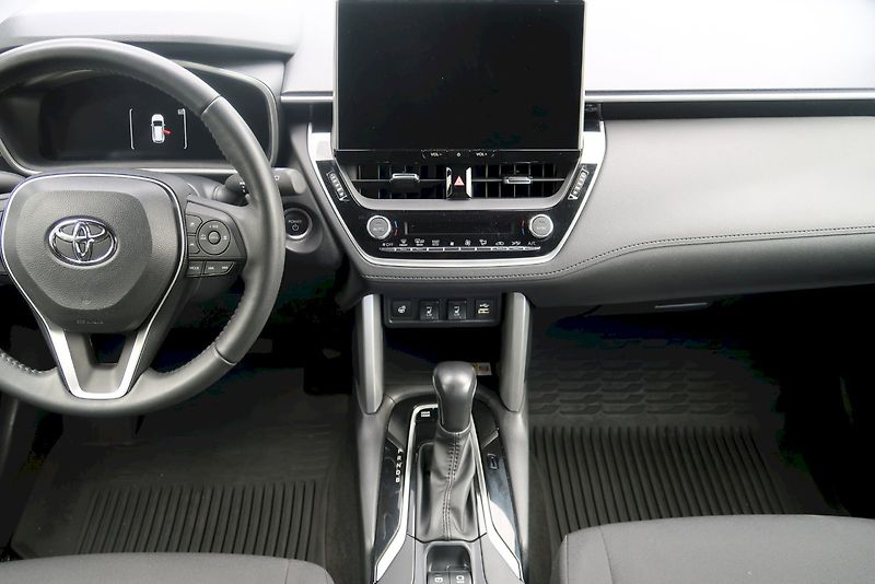 Toyota Corolla Cross (2024) Comfort Business 2,0 Hybrid 4x - fotka 6 z 28