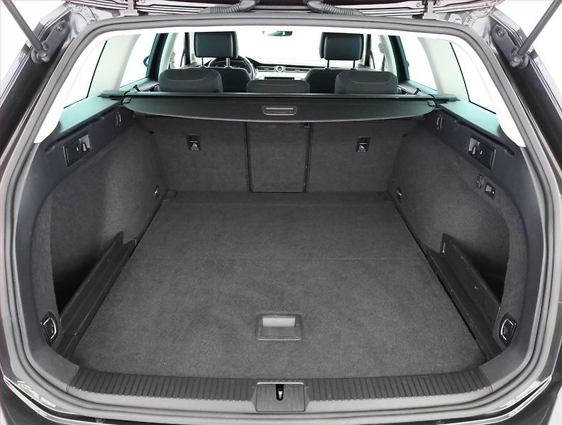Volkswagen Passat (2019) Business 2.0 TDI, Automat - fotka 19 z 20