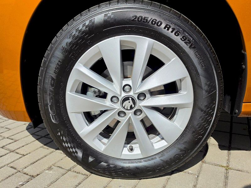Škoda Kamiq (2025) 1,0TSI 85KW SELECTION - fotka 28 z 30