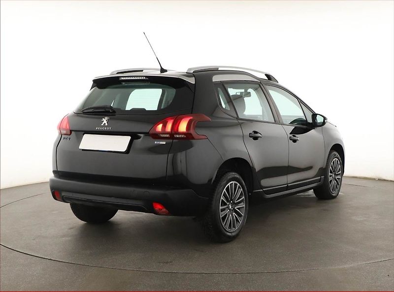 Peugeot 2008 (2017) 1.2 PureTech, Automat - fotka 5 z 16