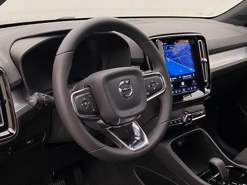 Volvo XC40 (2026) B3 AUT DARK ULTRA  - fotka 4 z 64