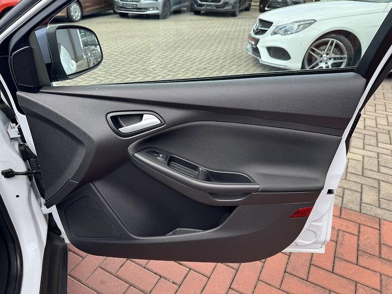 Ford Focus (2016) 1.6i Ti-VCT Klima Winter Paket - fotka 18 z 50