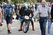 Na akci Jízda do vrchu a výstava historických vozidel se představilo na tři sta automobilů a motocyklů.