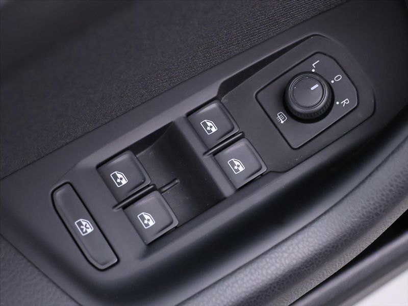 Volkswagen Passat 2,0 TDI 147kW DSG Matrix DPH - fotka 15 z 35