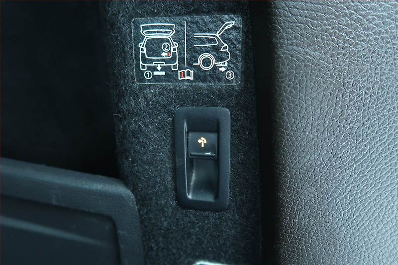 Volkswagen Passat (2013) 2.0 TDI, 4X4, Automat, Navi - fotka 25 z 26