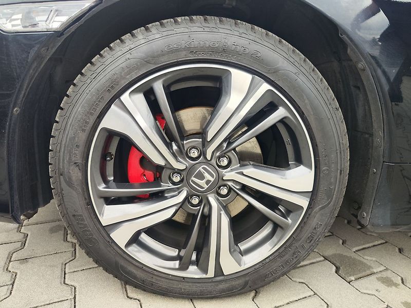 Honda Civic 1.5 i-VTEC/134kW Executive - fotka 34 z 38