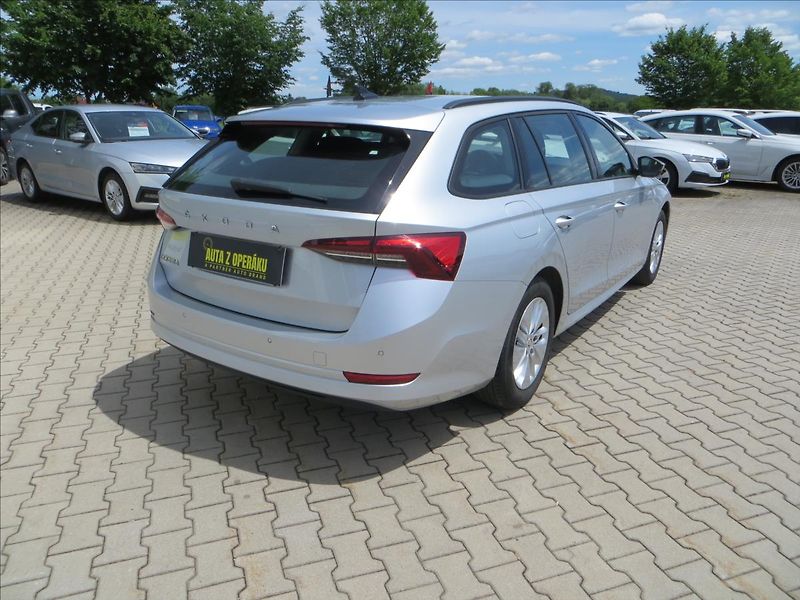 Škoda Octavia 2,0 TDI Ambition ČR - fotka 9 z 25