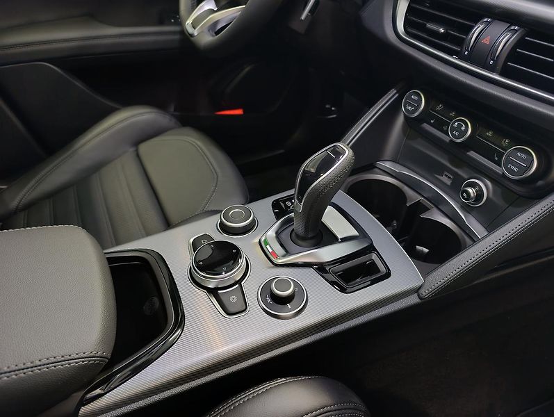 Alfa Romeo Stelvio (2025) Veloce 2,0 Turbo 280k AWD - fotka 10 z 14