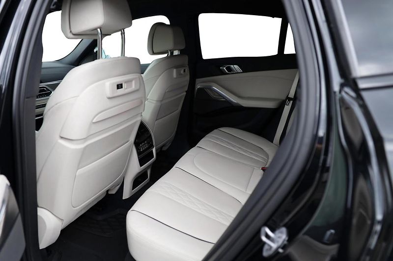 BMW X6 xDrive30d - fotka 14 z 23