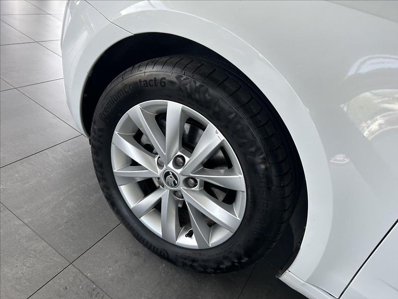 Škoda Octavia 1,0   TSI 85kW,TAŽNÉ,NAVIGACE - fotka 27 z 27