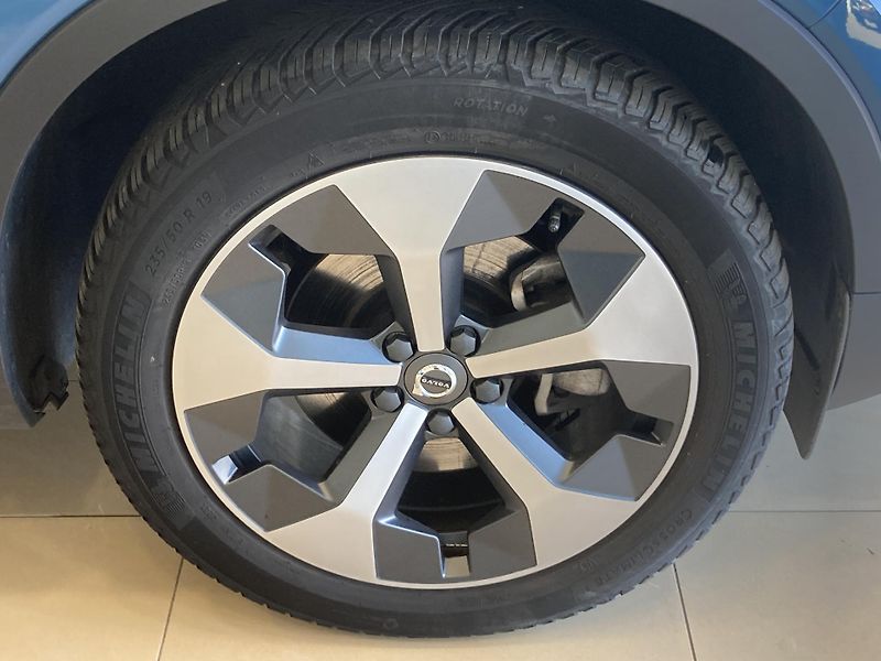 Volvo XC40 B3 FWD PLUS DARK - fotka 5 z 29