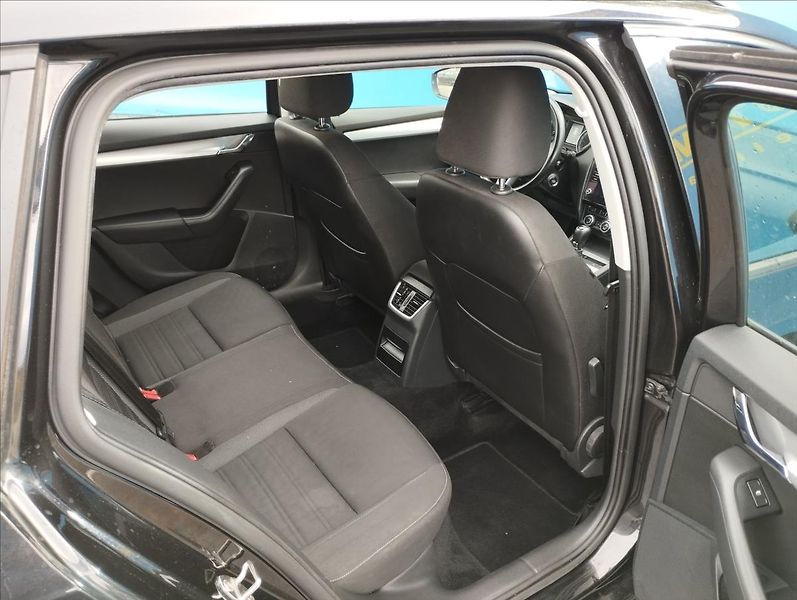 Škoda Octavia 1,6 - fotka 11 z 21