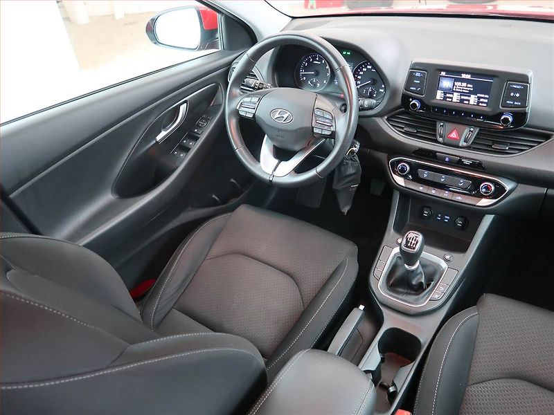 Hyundai i30 (2018) 1.4 T-GDI, ČR,1.maj - fotka 7 z 19