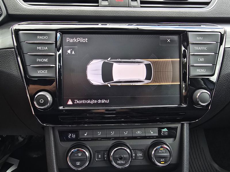 Škoda Superb 140KW DSG WEBASTO PANORAMA  - fotka 31 z 35