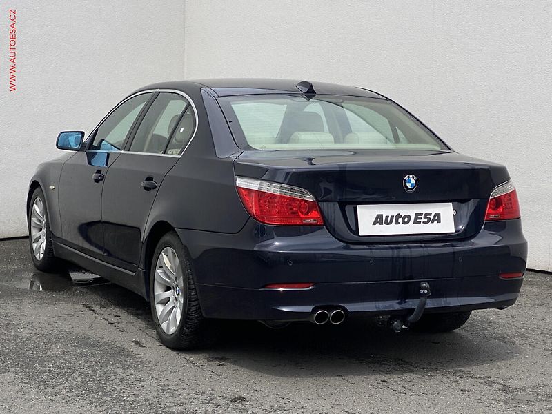 BMW Řada 5 (2007) 4.0i 540i, AT, bixen, kůže - fotka 6 z 23
