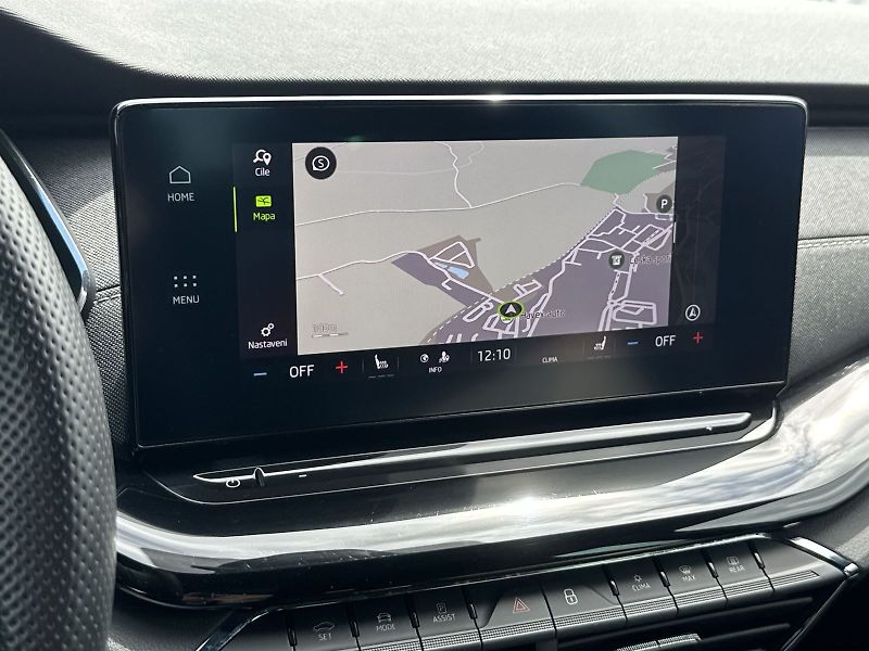 Škoda Octavia (2023) Combi 2.0 TDI DSG Sportline - fotka 12 z 36