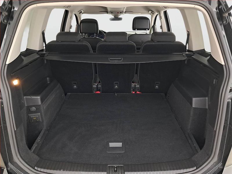 Volkswagen Touran (2023) 2.0 TDI - fotka 14 z 20