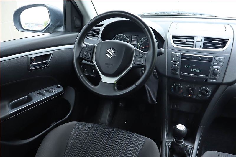 Suzuki Swift (2015) 1.2, Tempomat, Park. senzory - fotka 7 z 17