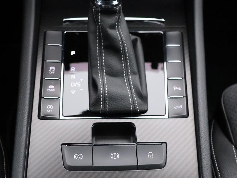Škoda Superb 2.0 TSI 200kW DSG SportLine - fotka 32 z 42