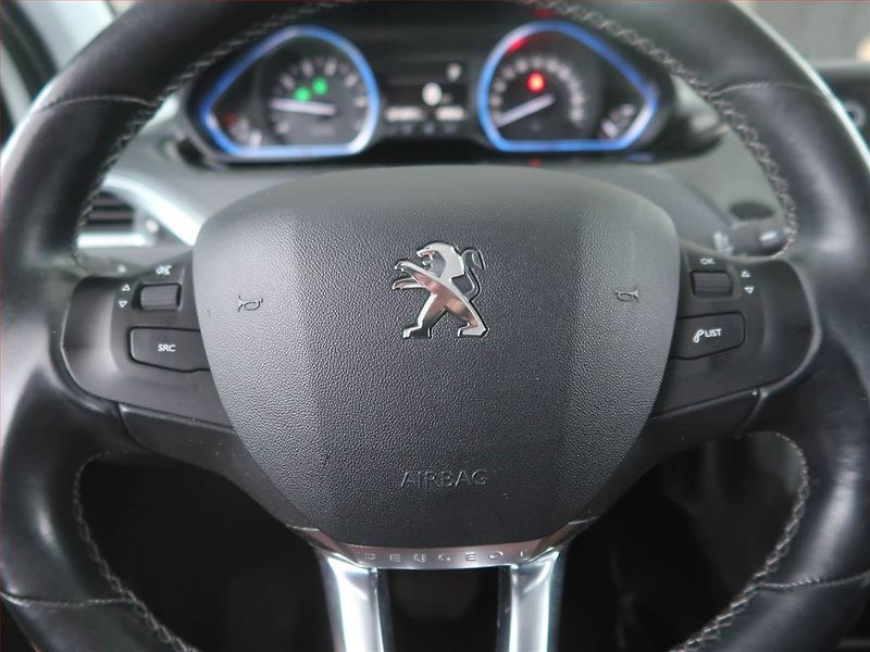 Peugeot 2008 (2016) Allure 1.2 PureTech, Automat - fotka 18 z 23