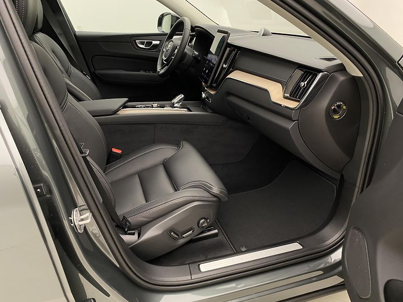 Volvo XC60 B5 AWD ULTRA CZ 1.maj - fotka 24 z 52