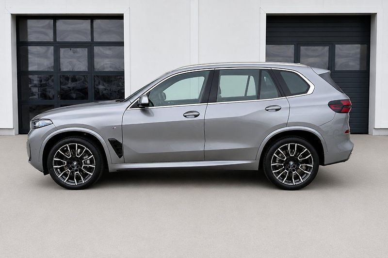 BMW X5 xDrive30d M-Sport - fotka 3 z 34
