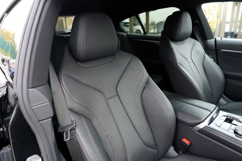 BMW Řada 8 840i Gran Coupe/Led/340 PS - fotka 26 z 49