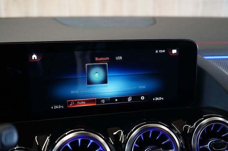 Mercedes-Benz EQA 250, AMG Line, Tažné,  KEYLESS - fotka 29 z 46