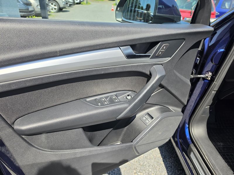 Audi Q5 2.0 TFSI S-Line Hybrid  - fotka 17 z 21