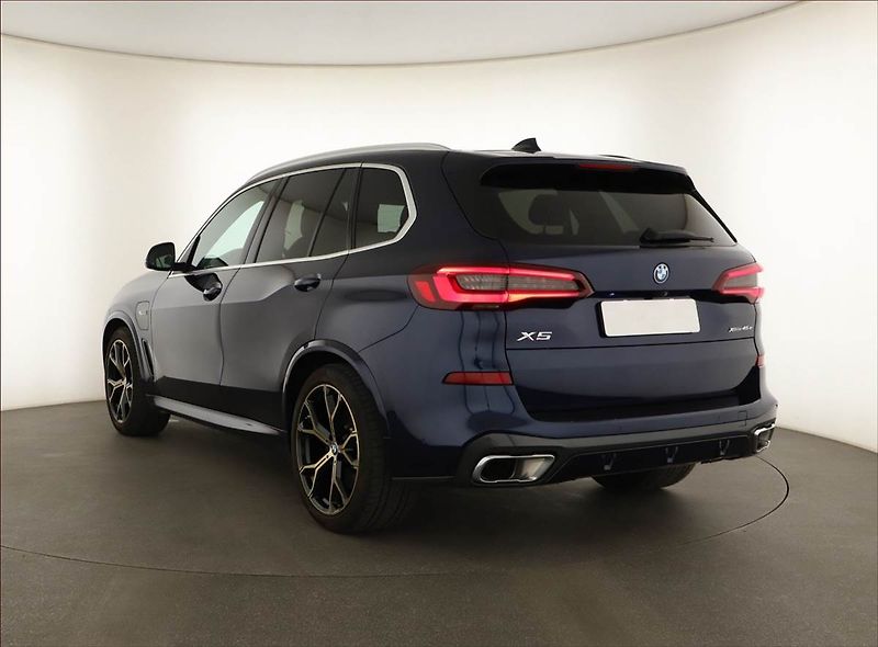 BMW X5 (2023) xDrive45e iPerf. - fotka 4 z 22