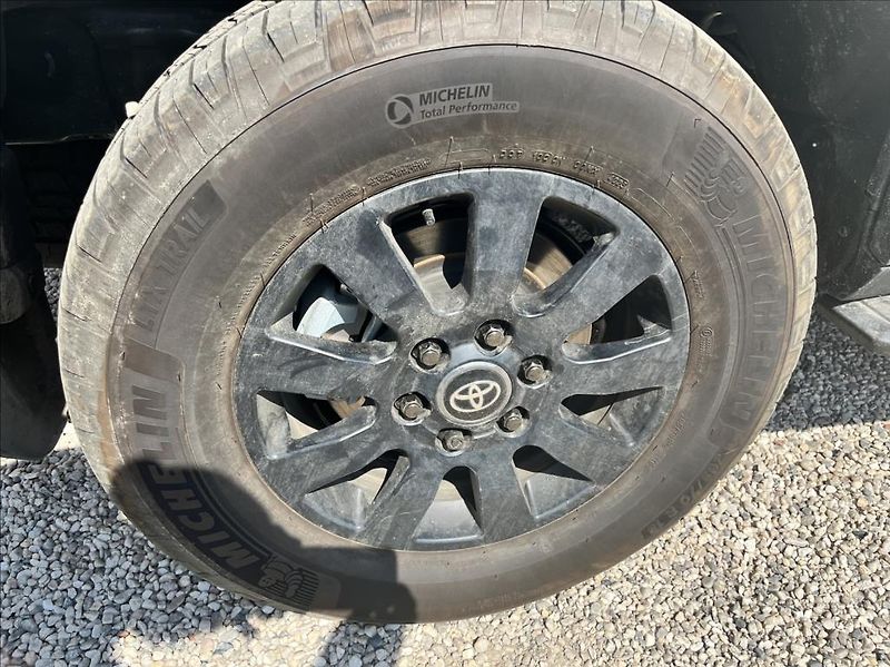 Toyota Land Cruiser 2,4 i-FORCE MAX HEV - fotka 47 z 48