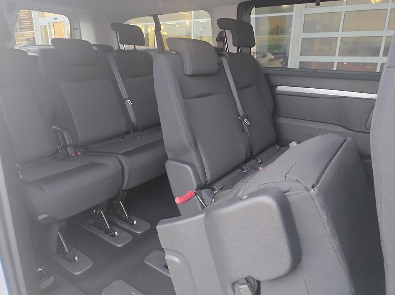 Toyota ProAce Verso (2025) 2.0 6M/T Business Comfort - fotka 8 z 13