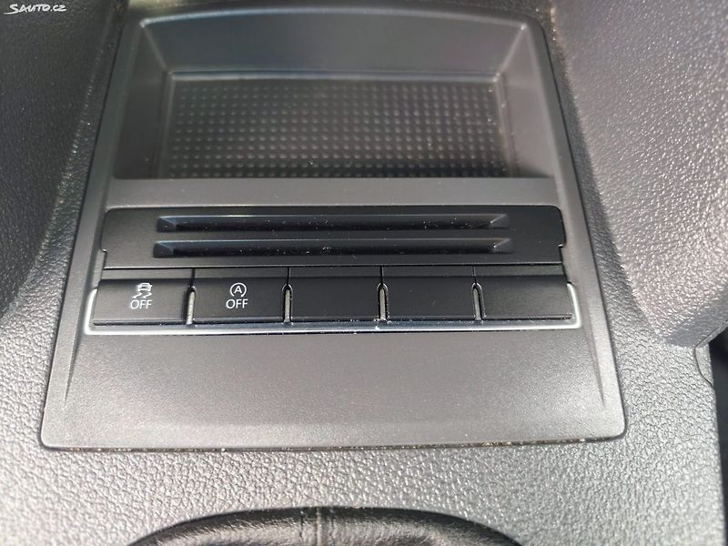 Volkswagen Touran (2014) - fotka 31 z 42
