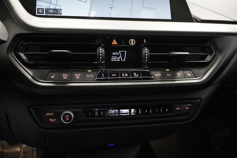 BMW Řada 1 120D 2,0 XDRIVE M-SPORT AUT. - fotka 16 z 25