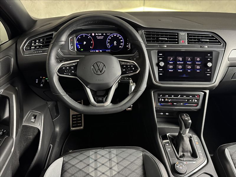 Volkswagen Tiguan Allspace 2,0 TDi  DSG 4x4 R-Line Matrix - fotka 17 z 45
