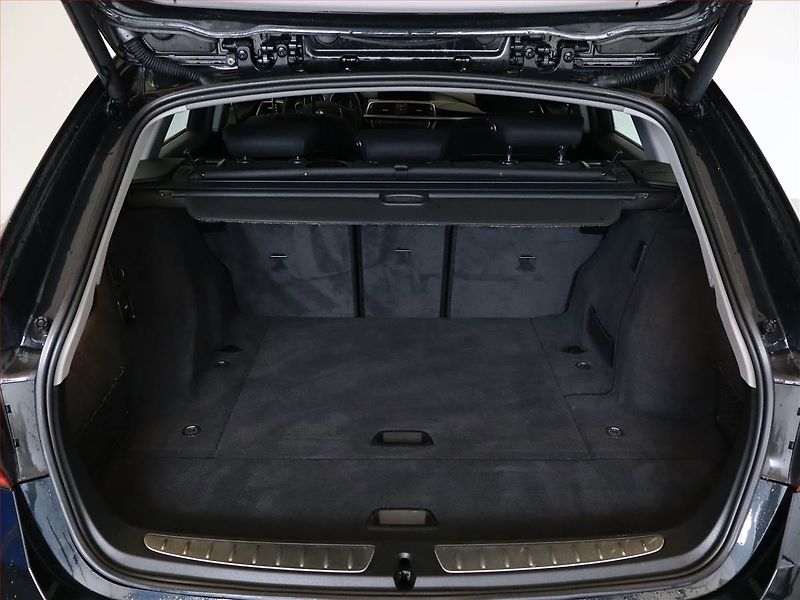BMW Řada 3 (2016) 330 d xDrive, 4X4, Automat - fotka 12 z 20