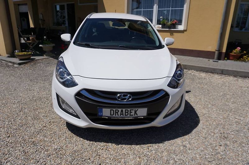 Hyundai i30 (2015) 1,6 1.Majitel  nové v ČR - fotka 1 z 33