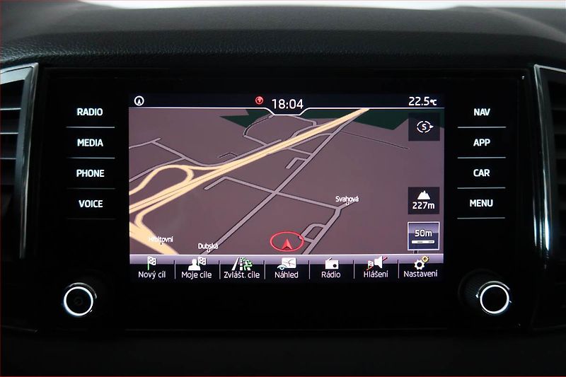Škoda Karoq (2019) Style 1.6 TDI, Navi, Tempomat - fotka 13 z 19