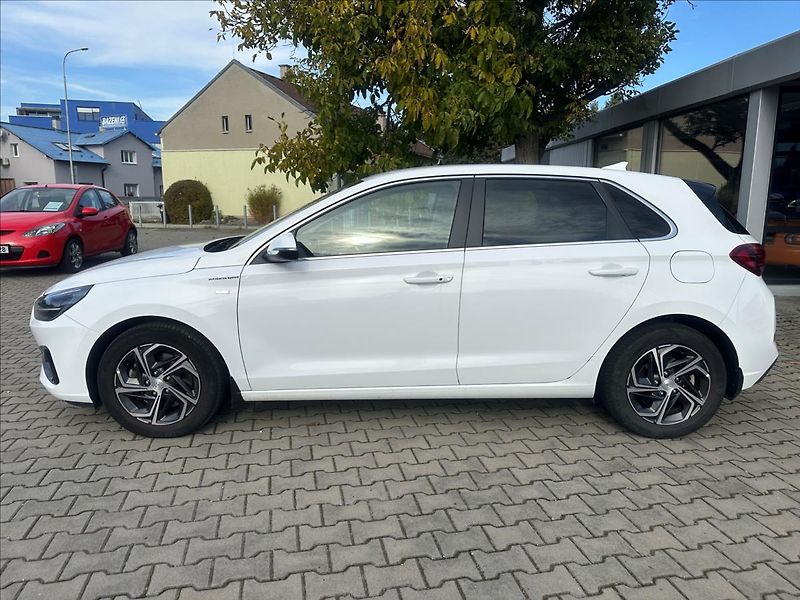 Hyundai i30 1,5 TGDI MH MT SM PLUS NAV - fotka 2 z 29