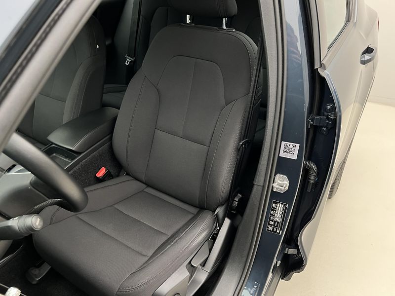 Volvo XC40 D3 MOMENTUM PRO MAN - fotka 16 z 34