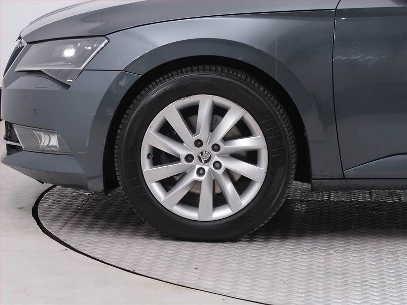 Škoda Superb (2019) 2.0 TDI, Automat, Navi - fotka 15 z 23