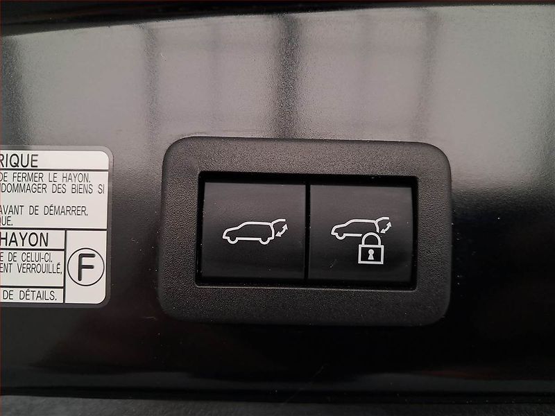Toyota Corolla Cross (2024) 1.8 Hybrid - fotka 21 z 23