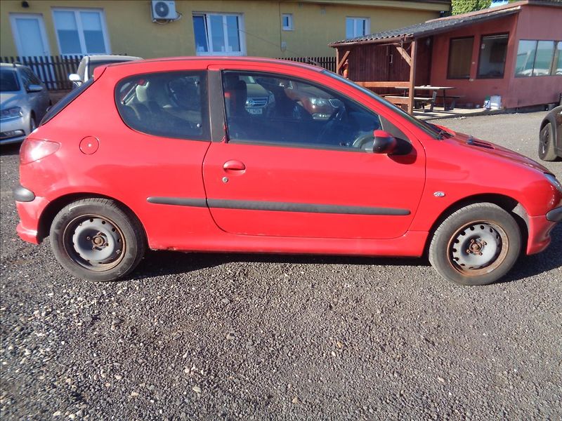 Peugeot 206 1,4 - fotka 6 z 8