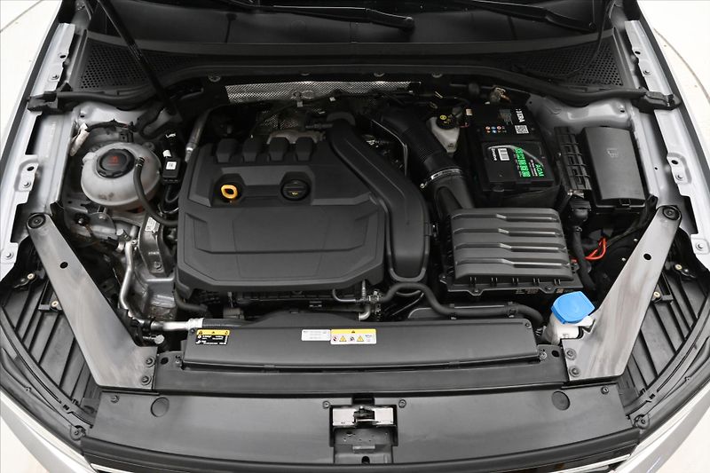 Volkswagen Passat 1,5 TSI 110 kW DSG Business Zá - fotka 9 z 31