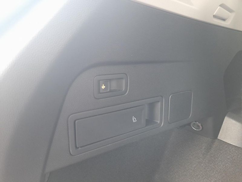 Volkswagen Tiguan Life 2,0 TDI 110 kW,7-míst - fotka 10 z 22