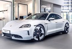 Porsche Taycan 4 SportDesign Matrix ACC 360 - fotografie inzerátu